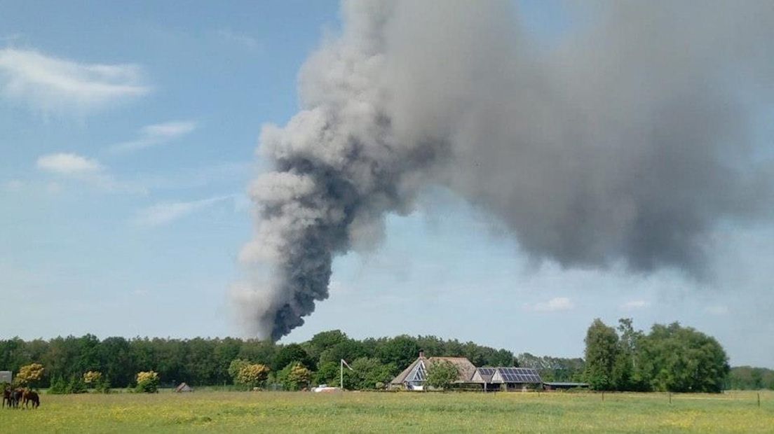 Grote brand bij pluimveebedrijf in Dalfsen