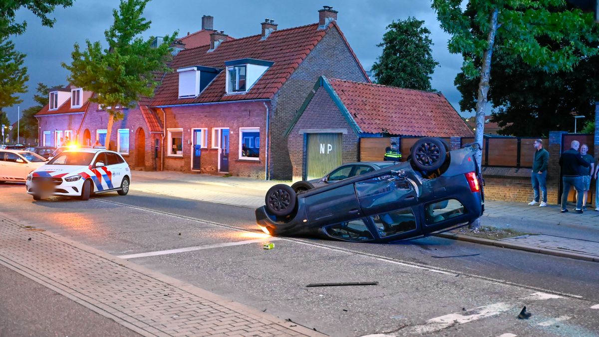 112 Nieuws: Brand bij leegstaand pand Almelo | Auto op de kop na ongeval Almelo