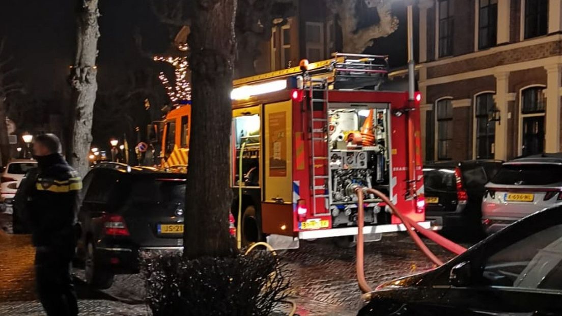 Brandweer bij schoorsteenbrand Voorstraat Noordwijk