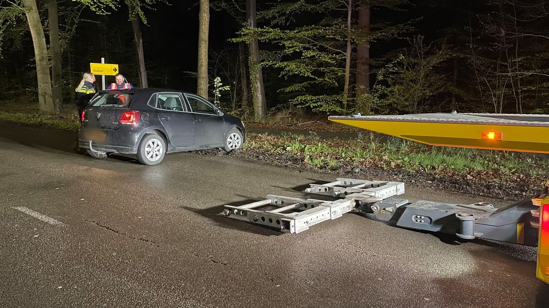 Auto raakt van de weg, bestuurder spoorloos