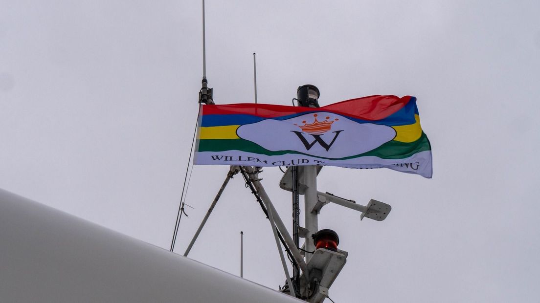 De flagge op de snelboat (fan stjoerman Willem Buren)