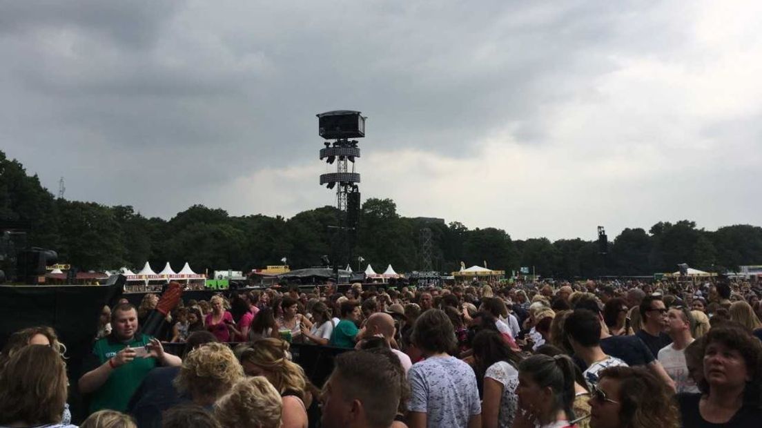 Robbie Williams heeft dinsdagavond een concert gegeven in het Goffertpark in Nijmegen. De Britse popster speelde voor 65.000 man. De Eindhovense zangeres Kovacs en het Britse synthpopduo Erasure stonden in het voorprogramma.