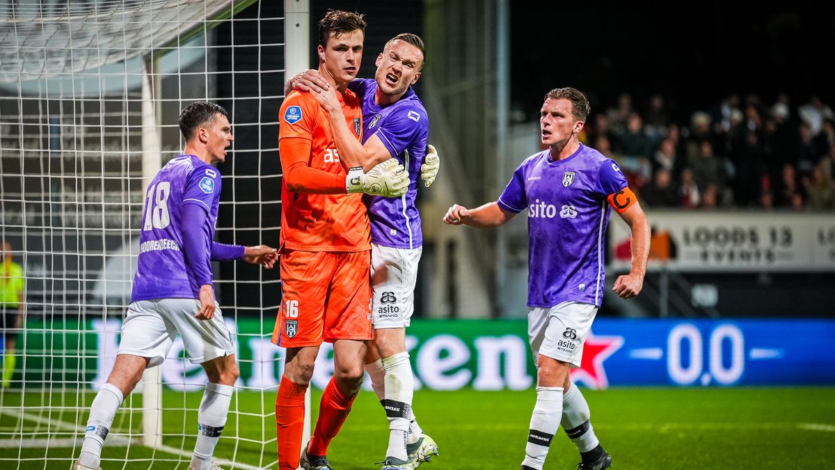 Voetbalblog | Timo Jansink heel belangrijk voor Heracles: 'Ik pakte hem lekker, heel blij mee'