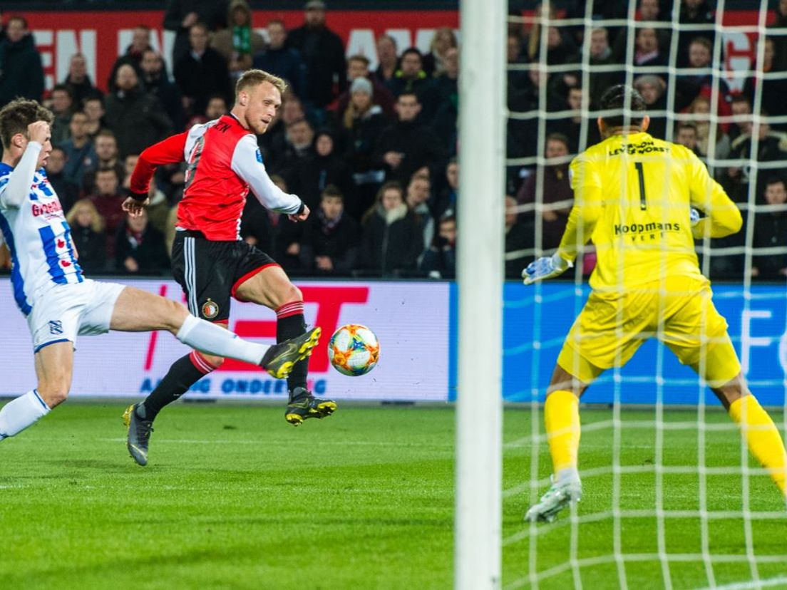 Nicolai Jørgensen lijkt te scoren, maar de goal wordt afgekeurd door de VAR. Later zorgt de Deen alsnog voor 1-0. (VK Sportphoto - Yannick Verhoeven)