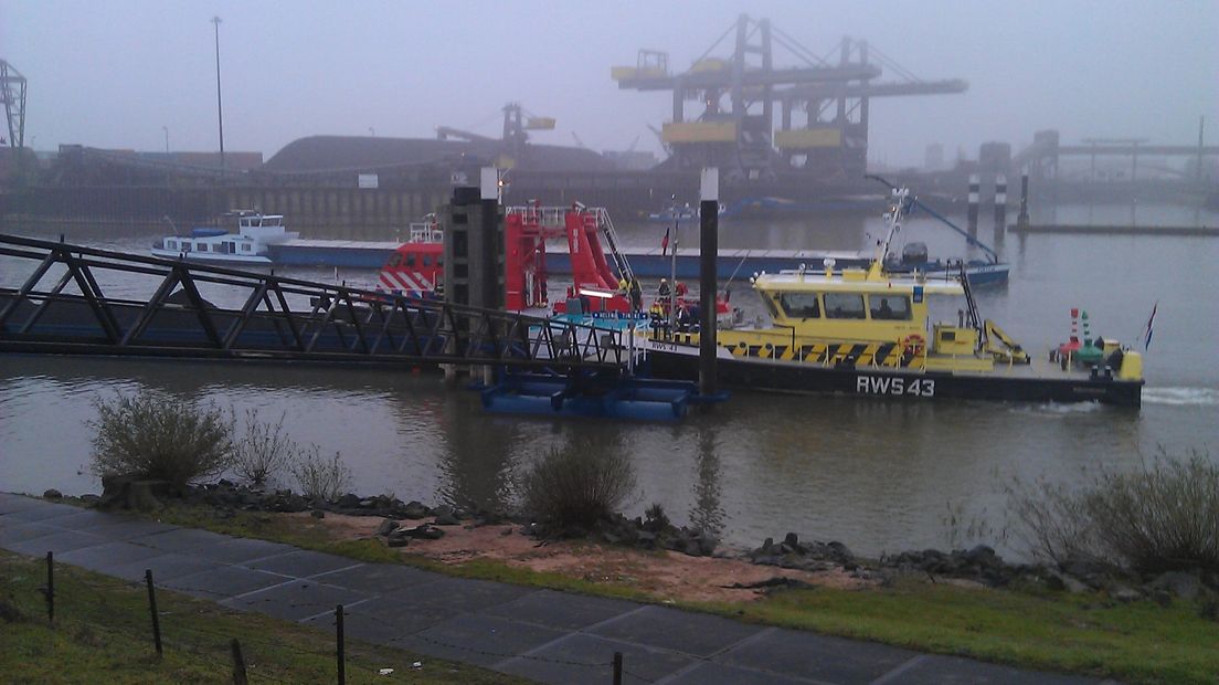 Hulpdiensten zijn donderdagmorgen uitgerukt naar de Voorhaven in Weurt.