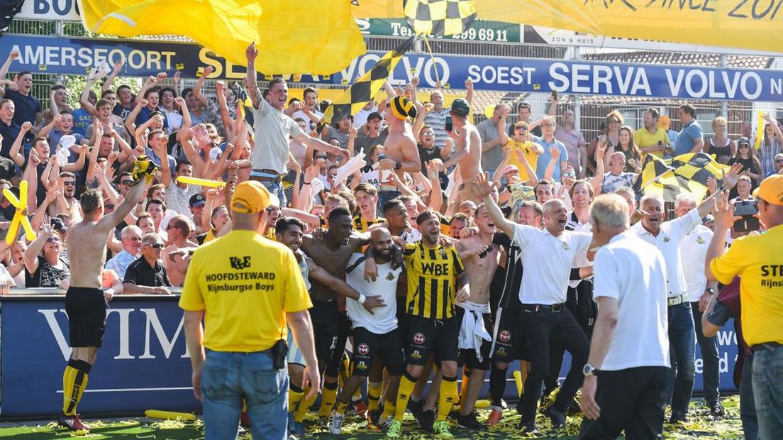 Groot feest na promotie Rijnsburgse Boys 