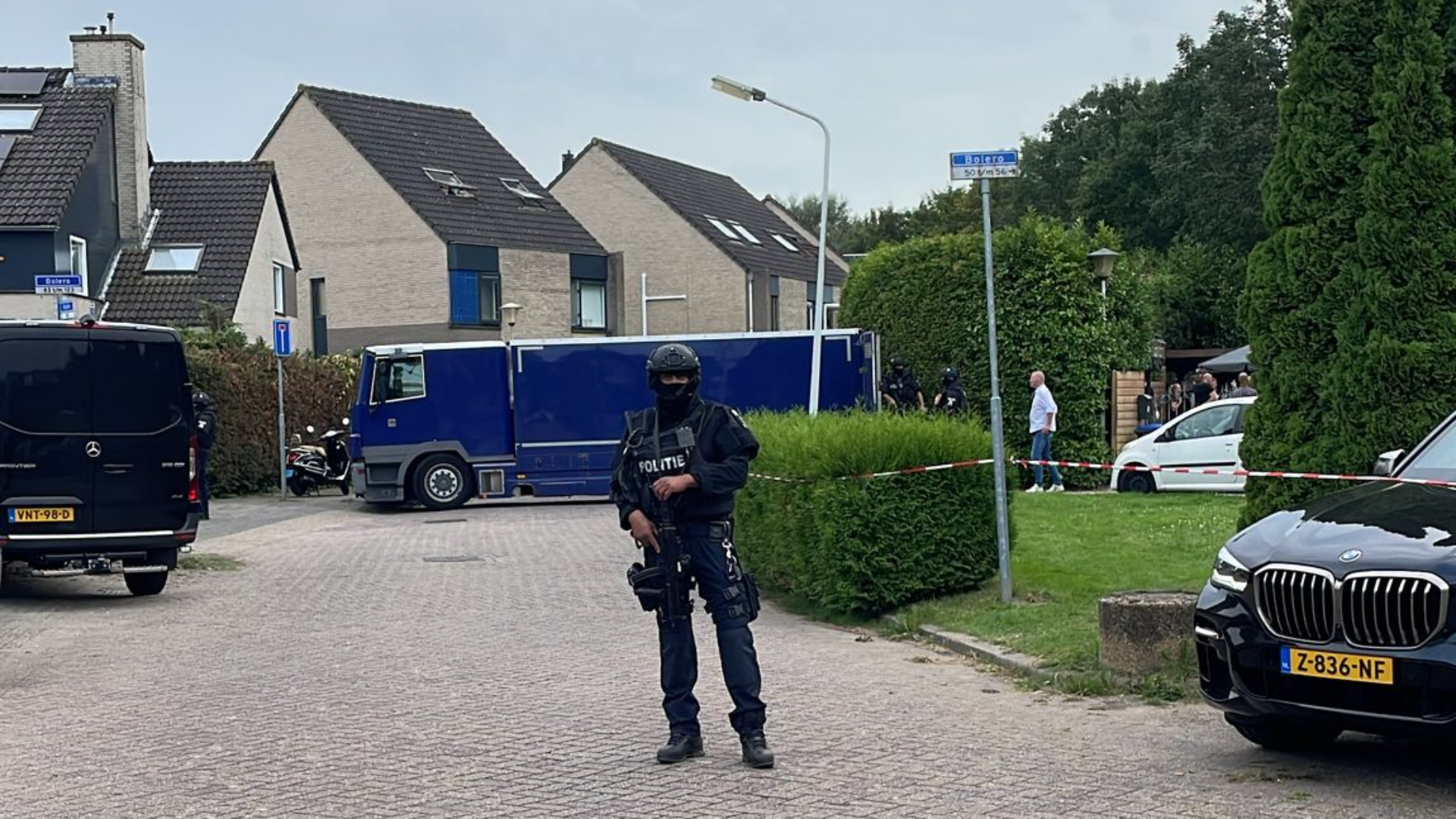 Woninginvallen En Arrestaties Bij Grote Politieactie In Zwijndrecht ...