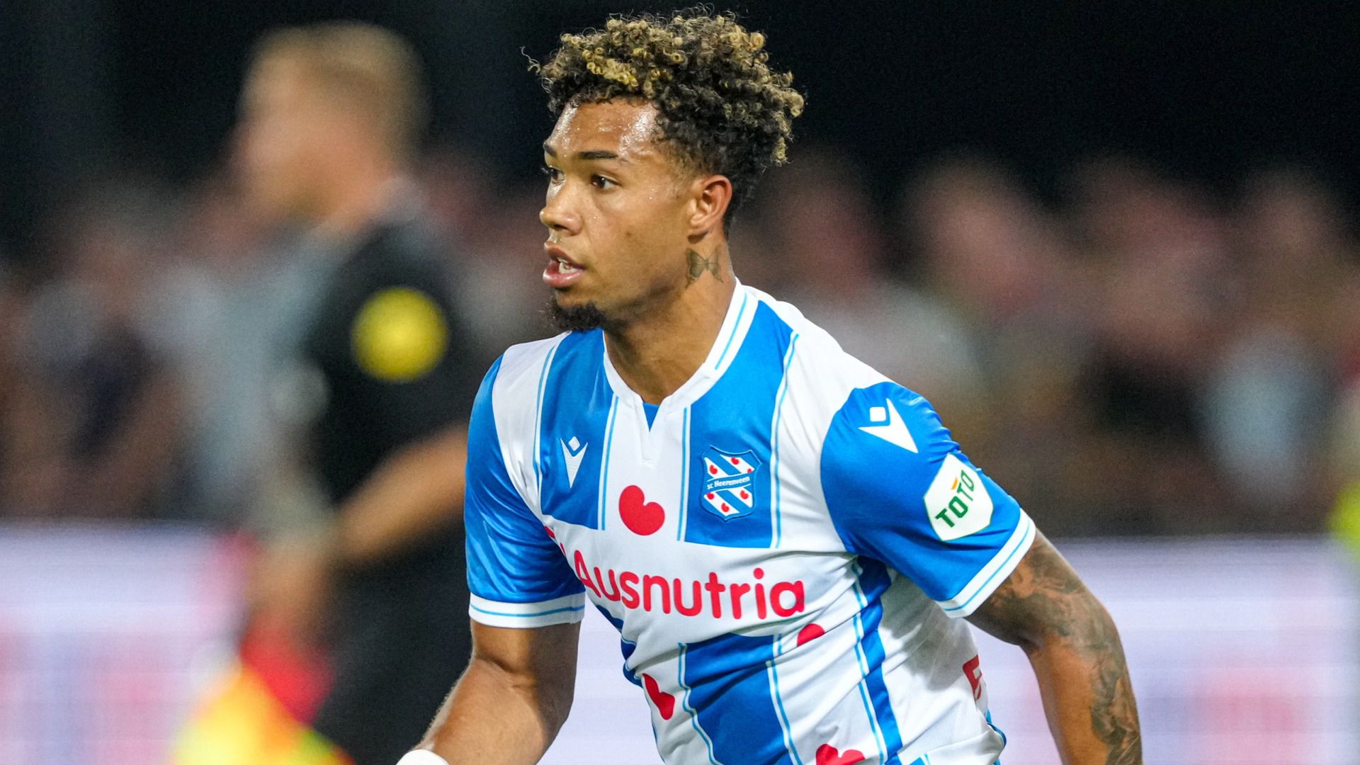 Milan van Ewijk in de wedstrijd tegen Feyenoord