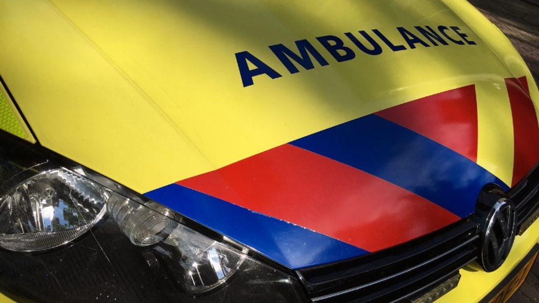 De ambulance had last van de man die voor ze reed met het blauwe knipperlicht (Rechten: RTV Drenthe)