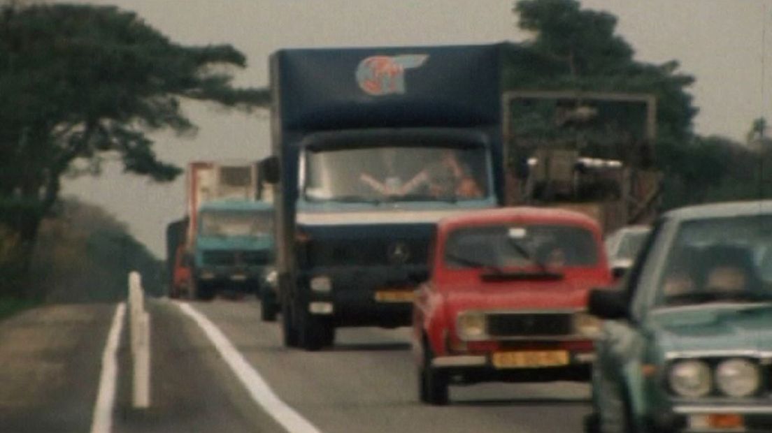 Verkeer op de oude N50 tussen Apeldoorn en Arnhem.