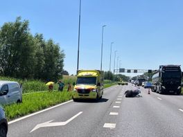 Bij het ongeluk op de A15 ter hoogte van Hardinxveld-Giessendam was ook een motorrijder betrokken