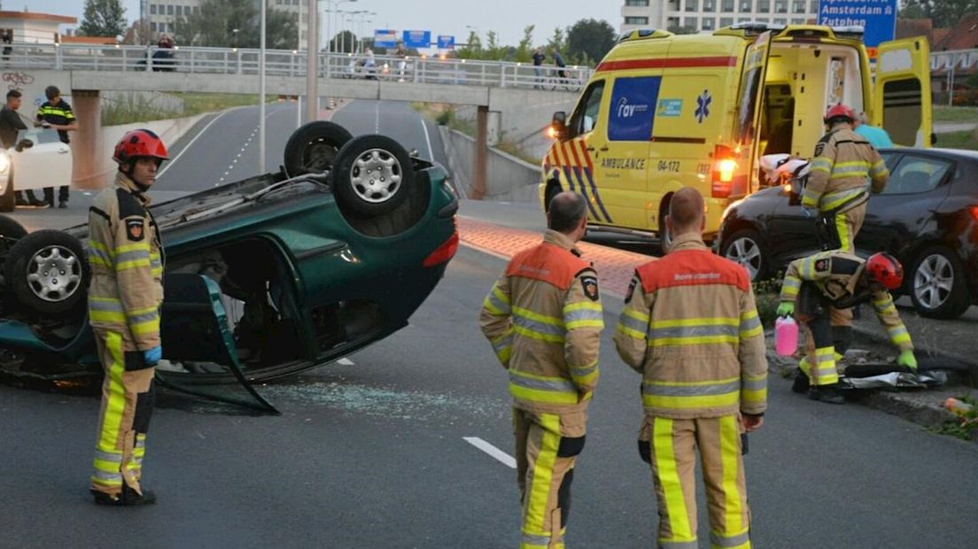 Auto op de kop in Deventer