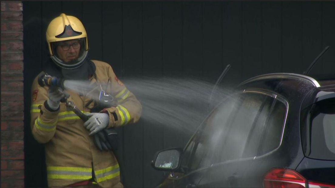 Brandweer verwijdert gevaarlijke stof in Putten