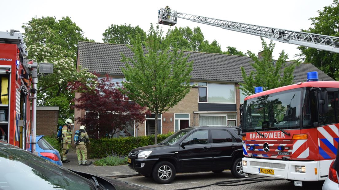 Hoogwerker van de brandweer in actie in Utrecht
