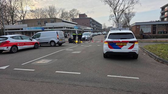 Fietser naar ziekenhuis na aanrijding