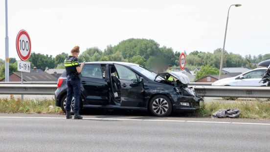A2 bij Waardenburg dicht na heftig ongeluk. A2 bij Waardenburg dicht na heftig ongeluk.