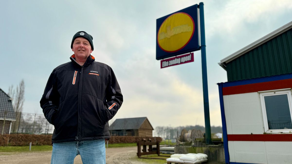 Nieuw-Weerdinge heeft geen Lidl, toch staat er een groot bord in Harms tuin