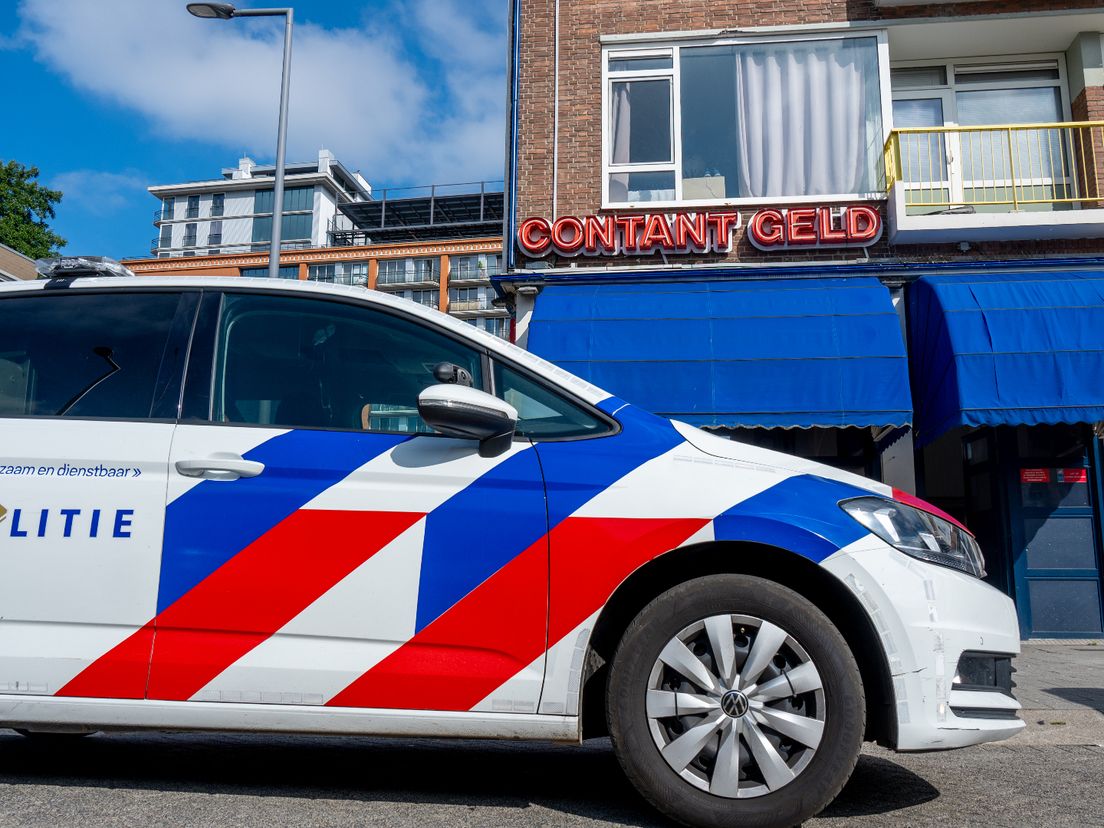Overval op autohandelaar in Rotterdam-Vreewijk.