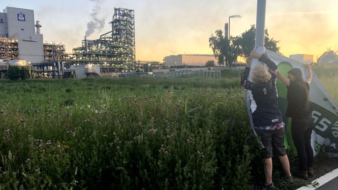 Vereniging Milieudefensie wil dat ook Yara haar CO2-uitstoot terugdringt.