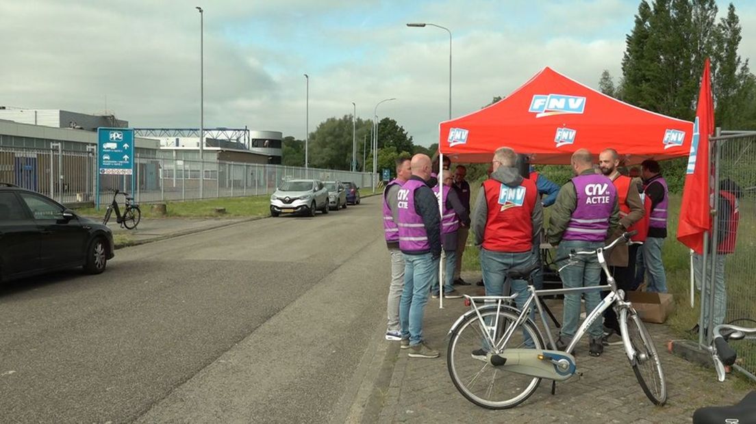 Stakers bij PPG Tiel.