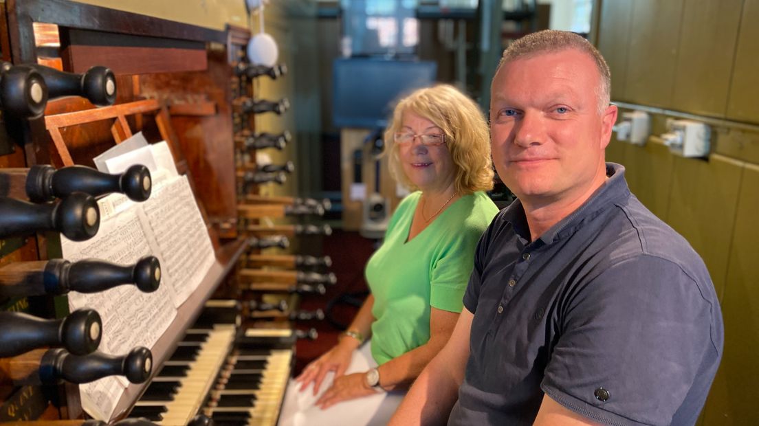 De organisten van het Van Oeckelenorgel in de Grote Kerk in Steenwijk