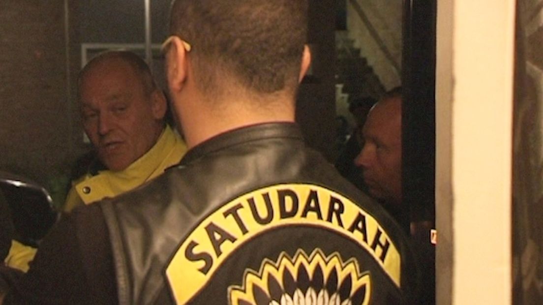 Satudarah klaagt politie aan