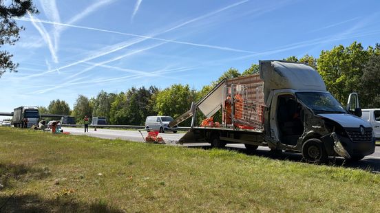 Flinke file op A73 na ongeval tussen vrachtwagen en bakwagen: bestuurder gewond Home