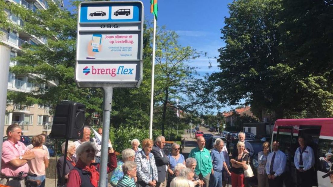 Bewoners van het Oud Burger Gasthuis in Nijmegen hebben een eigen bushalte gekregen.