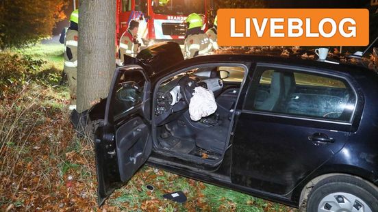 Automobilist gewond na botsing op boom in Kootwijkerbroek. Automobilist gewond na botsing op boom in Kootwijkerbroek.