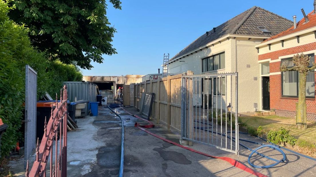 Brandweerlieden aan het werk in Pieterburen