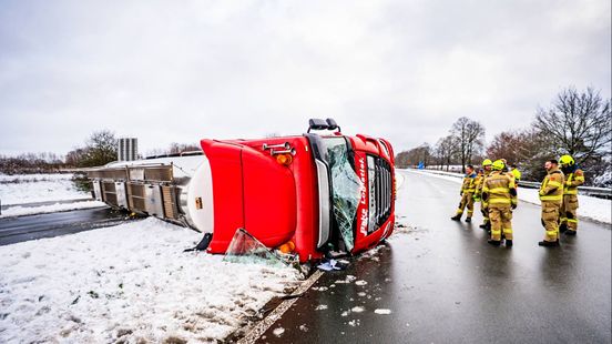 Tankwagen gekanteld • aanrijding op spoor