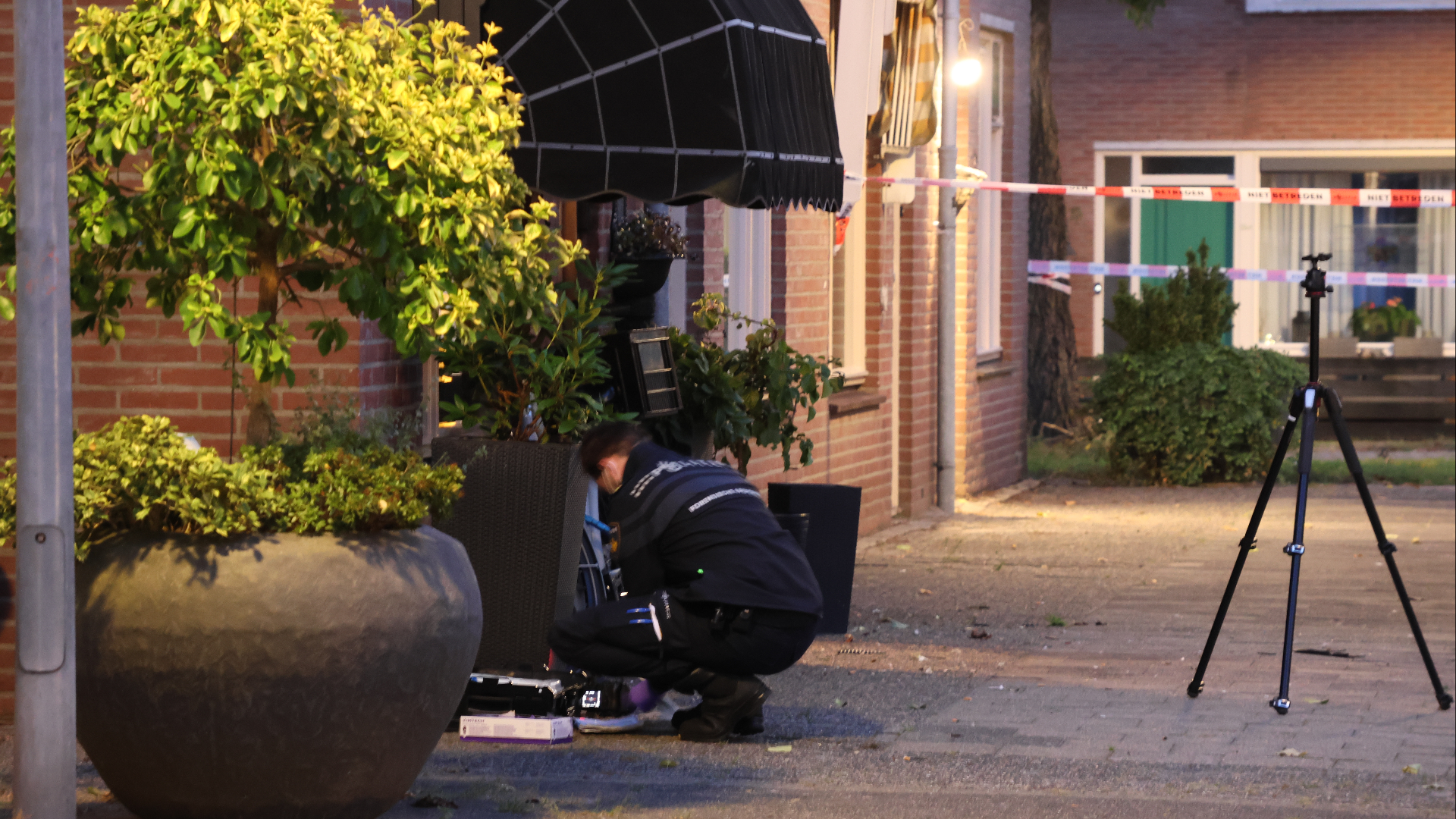 Explosief materiaal bij woning Vianen | Botsing op rotonde in Zeist.
