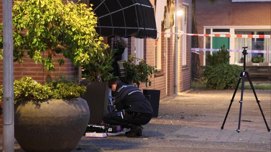 Explosief materiaal bij woning Vianen | Botsing op rotonde in Zeist. Explosief materiaal bij woning Vianen | Botsing op rotonde in Zeist.