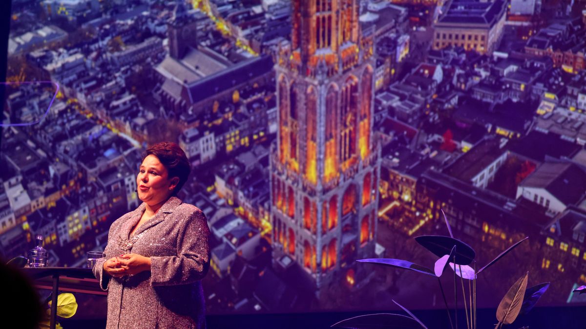 Nieuwjaarstoespraak Dijksma: 'Zij aan zij tegen femicide'