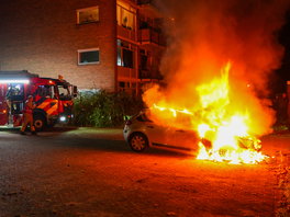 Auto door brand verwoest in Hoogeveen