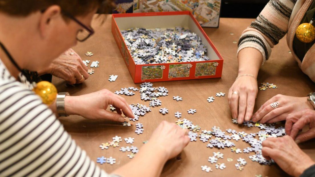 De voorrondes voor het NK Legpuzzelen in Ruinen (Rechten: Persbureau Meter)