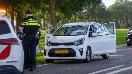 Fietser naar ziekenhuis na aanrijding