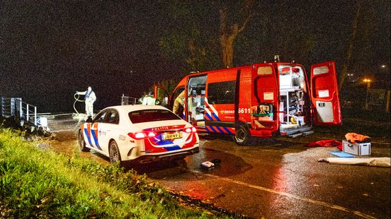Auto rijdt het water in, alle drie de inzittenden naar het ziekenhuis Home