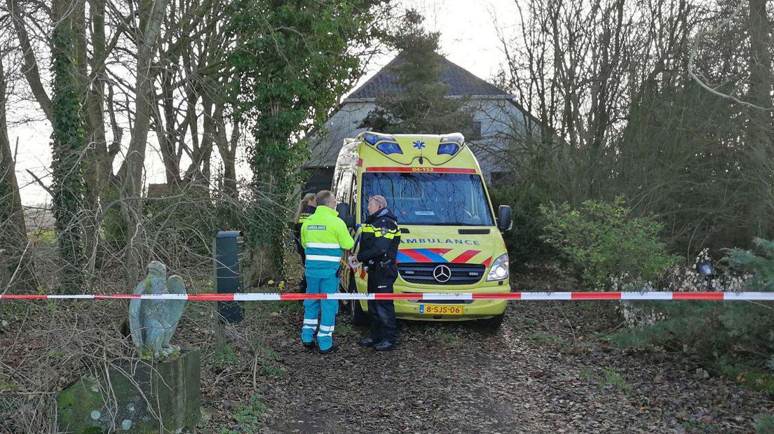 De omgeving van het huis is met linten afgezet (Rechten: Persbureau Meter)