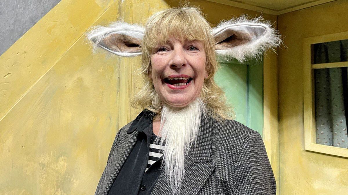 Zangeres en theatermaker Alina Kiers geïnstalleerd als raadslid: 'Het gaat nu om de inhoud'