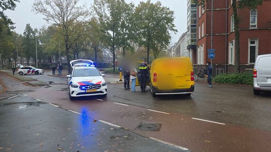 Vrouw overlijdt na aanrijding met busje: pakketbezorger (20) krijgt taakstraf