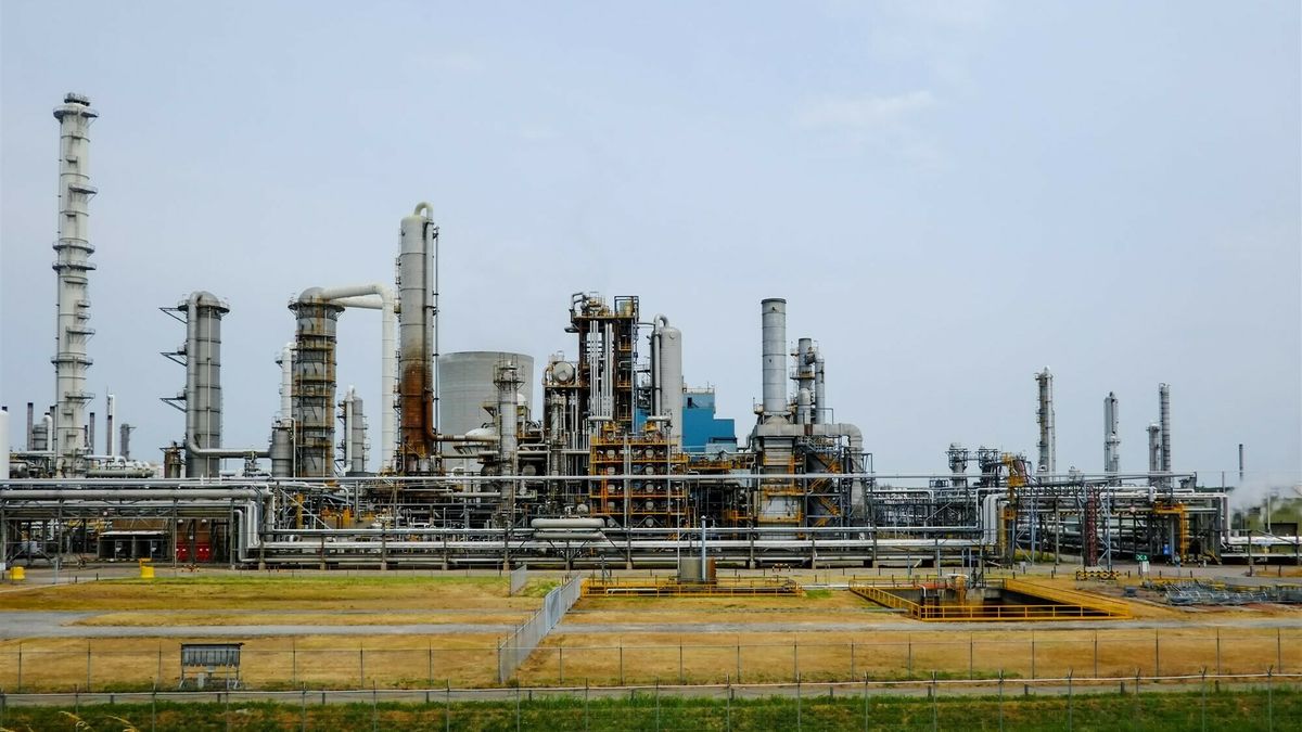 Honderden banen op de tocht in de chemiesector: bedrijven slaan alarm