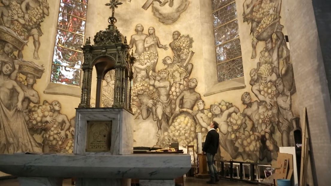 De Huissense restauratieschilder Leo Scholten mag zich eindelijk de beste schilder van Nederland noemen. Donderdagavond ontving hij de Nationale SchildersVakprijs 2017 voor zijn restauratieproject in de Goirkese kerk in Tilburg.