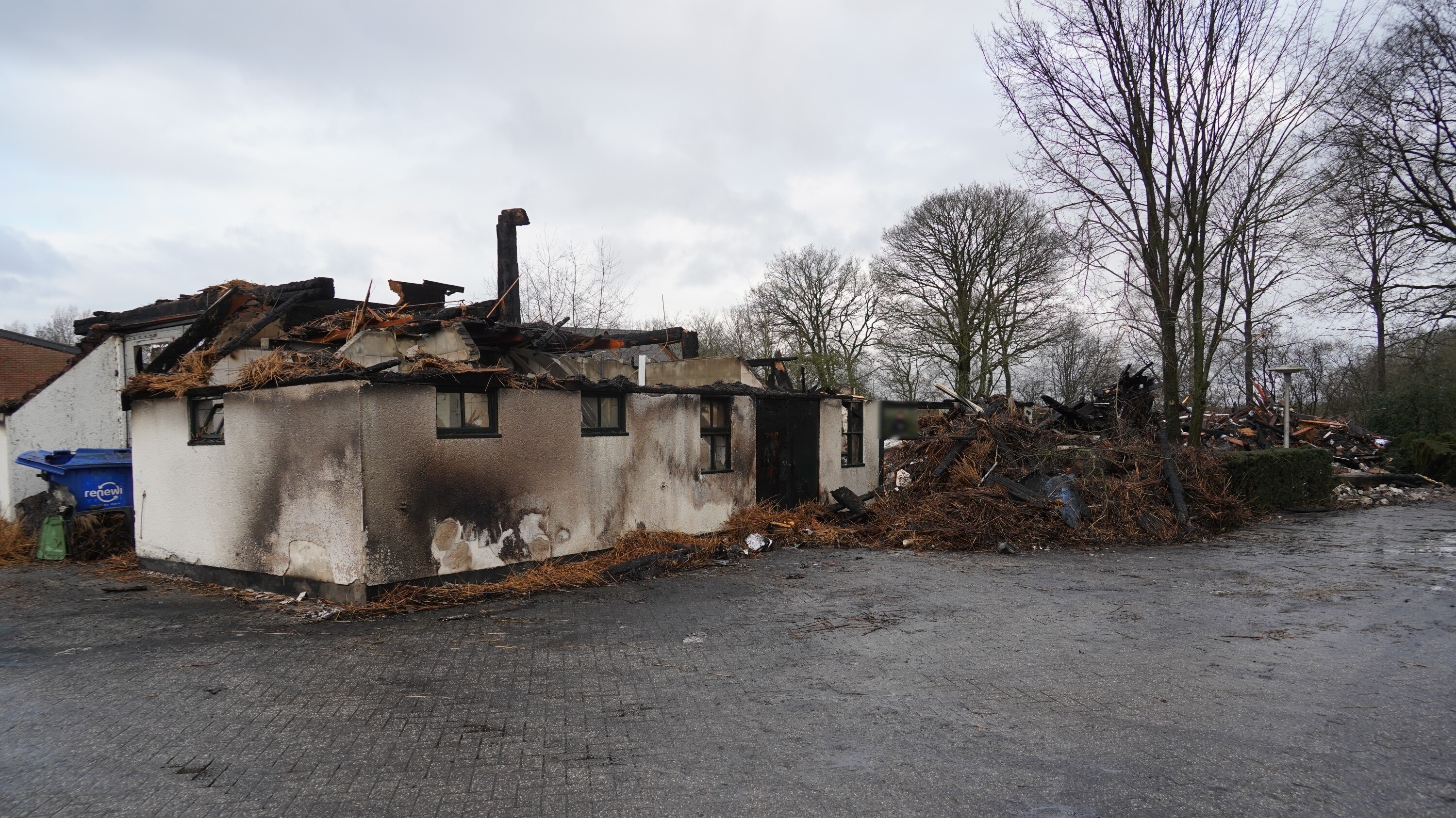 Woonboerderij Eursinge Vrijwel Volledig Verwoest Door Brand - RTV Drenthe