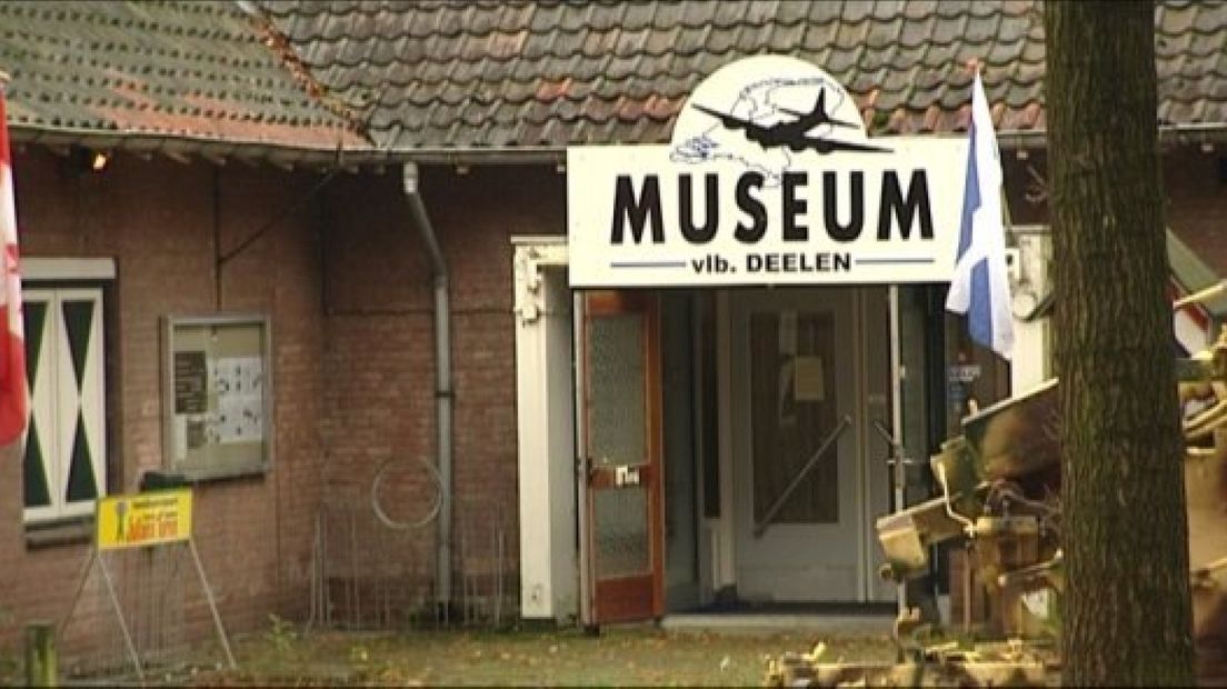 Politie ontdekt wapenarsenaal in huis in Deventer