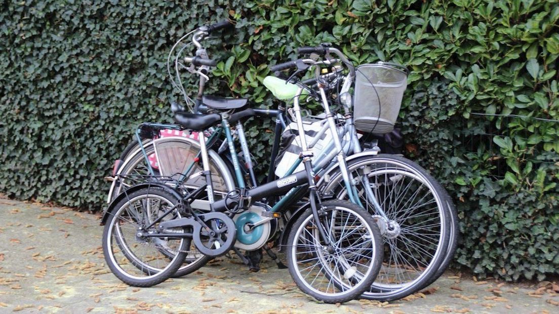 Vier fietsers in botsing in Almelo