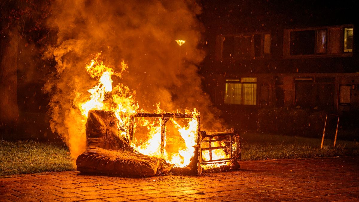 112-nieuws: Bank in brand gestoken in Delfzijl, verdachte aangehouden