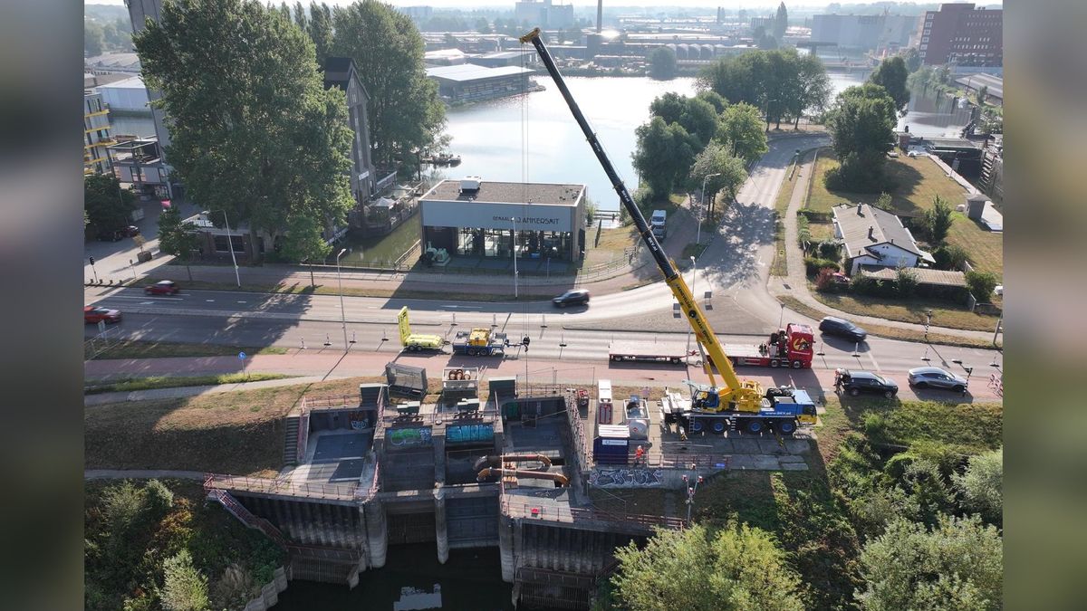 Noodpomp bij Deventer door lage IJssel: sloten in Salland kunnen droogvallen