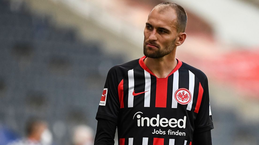 Bas Dost baalt van de nederlaag (Rechten: dpa Picture-Alliance/Jan Huebner)