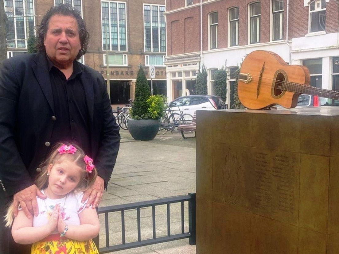 Volkszanger zingt lied ter nagedachtenis aan gedeporteerde familie: 'De zigeuners worden vergeten'